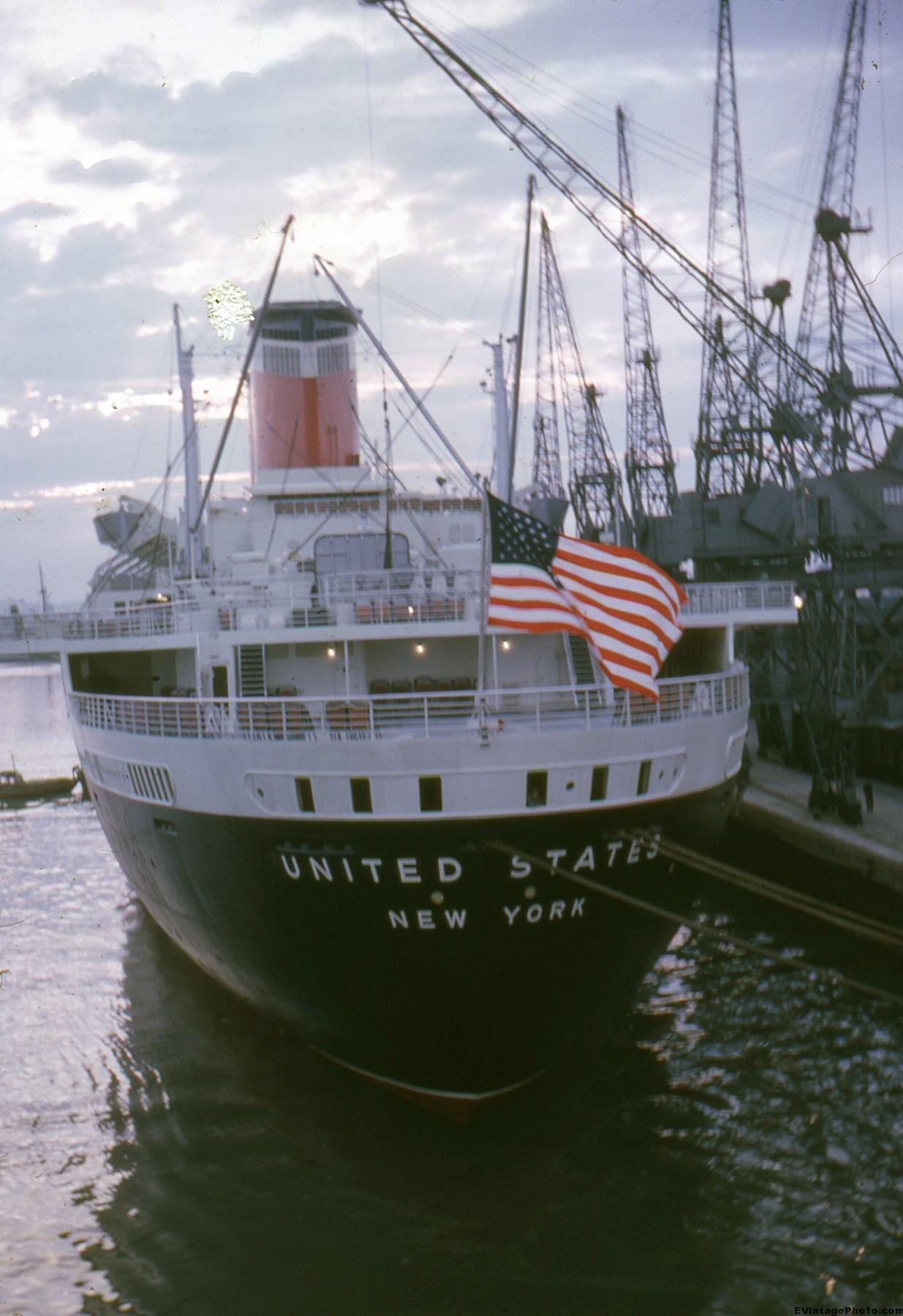 Luxury passenger liner, SS United States 1962 EvintagePhotos
