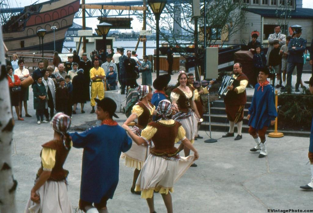 Dutch Dancers
